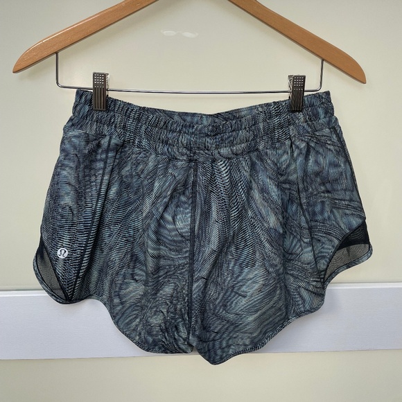 Lululemon Hotty-Hot Lined Shorts 2.5" - Picture 2 of 3